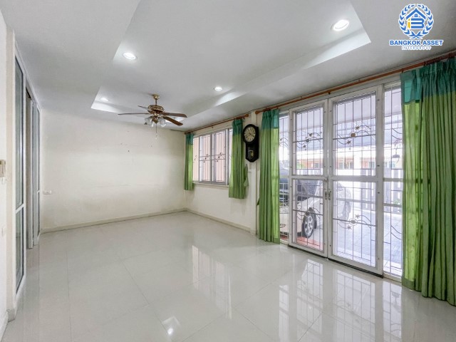 ทาวน์โฮมมือสอง ม. จงสุข วงศ์สว่าง 19 บ้านสวยพร้อมเข้าอยู่ บนเนื้อที่มากถึง 33.80 ตร.ว. ฟังก์ชัน 3 ห้องนอน 3 ห้องน้ำ แถมเครื่องปรับอากาศ 4 เครื่อง + เครื่องทำน้ำอุ่น + เครื่องดูดควัน  บนทำเลที่ดี เชื่อมต่อถนน กรุงเทพ-นนทบุรี, วงศ์สว่าง, รัตนาธิเบศร์ ใกล้รถไฟฟ้า "สถานีวงศ์สว่าง" และใกล้ทางด่วน "ศรีรัช"